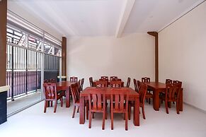 Super OYO 1506  Shabrina 2 Syariah