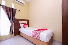 Super OYO 1506  Shabrina 2 Syariah