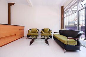 Super OYO 1506  Shabrina 2 Syariah