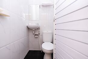 Super OYO 1506  Shabrina 2 Syariah