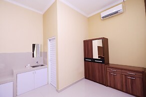 Super OYO 1506  Shabrina 2 Syariah