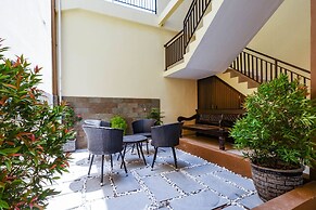 Super OYO 1506  Shabrina 2 Syariah