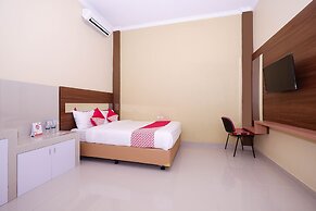 Super OYO 1506  Shabrina 2 Syariah