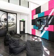 Yugo Explore - Broadstone Hall