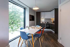 Yugo Explore - Broadstone Hall