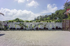 Super OYO 1696 Sapo Rumbia