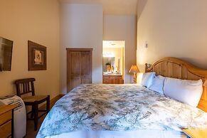 2311 Red Hawk Lodge 2 Bedroom Condo by RedAwning