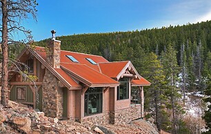 Skyrun 2 Bedroom Cabin by RedAwning