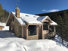 Skyrun 2 Bedroom Cabin by RedAwning