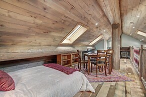 Skyrun 2 Bedroom Cabin by RedAwning