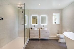 Tregoninny Vineyard and Woodland Farmhouse