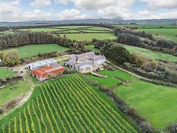 Tregoninny Vineyard and Woodland Farmhouse