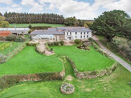 Tregoninny Vineyard and Woodland Farmhouse