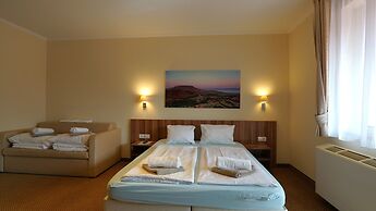 Balaton Colors Beach Hotel