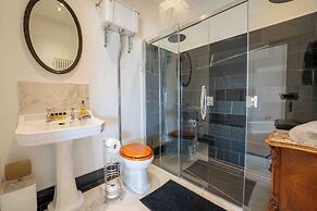 Antrim House Guest Rooms & Suites