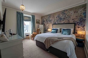Antrim House Guest Rooms & Suites