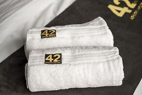 42 Apart-hotel