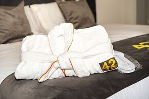 42 Apart-hotel
