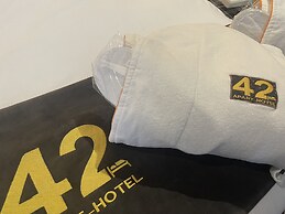 42 Apart-hotel