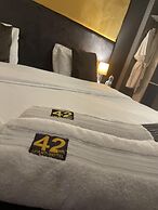 42 Apart-hotel