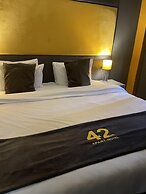 42 Apart-hotel