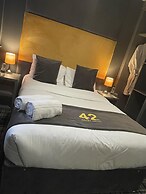 42 Apart-hotel