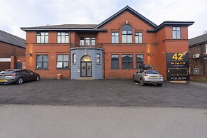 42 Apart-hotel