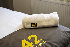 42 Apart-hotel