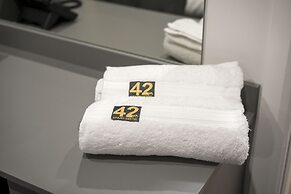 42 Apart-hotel