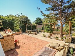 Fossil And The Cross Cottage