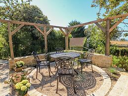 Fossil And The Cross Cottage