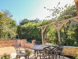 Fossil And The Cross Cottage