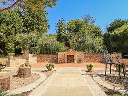 Fossil And The Cross Cottage