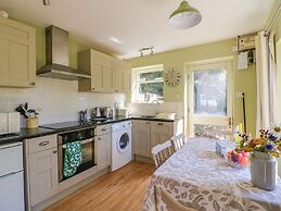 Fossil And The Cross Cottage