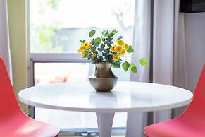 The Wesley by AvantStay – Mid-Century Modern Oasis with Pool