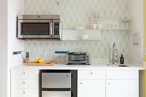 The Wesley by AvantStay – Mid-Century Modern Oasis with Pool