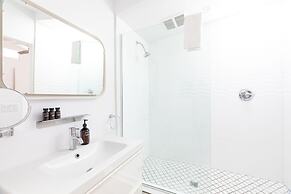 The Wesley by AvantStay – Mid-Century Modern Oasis with Pool