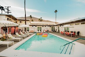 The Wesley by AvantStay – Mid-Century Modern Oasis with Pool