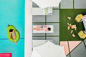 The Wesley by AvantStay – Mid-Century Modern Oasis with Pool