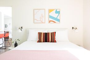 The Wesley by AvantStay – Mid-Century Modern Oasis with Pool