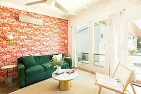 The Wesley by AvantStay – Mid-Century Modern Oasis with Pool