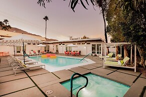 The Wesley by AvantStay – Mid-Century Modern Oasis with Pool