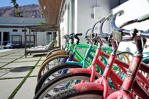 The Wesley by AvantStay – Mid-Century Modern Oasis with Pool