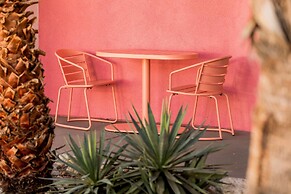 The Wesley by AvantStay – Mid-Century Modern Oasis with Pool