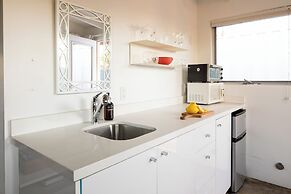 The Wesley by AvantStay – Mid-Century Modern Oasis with Pool