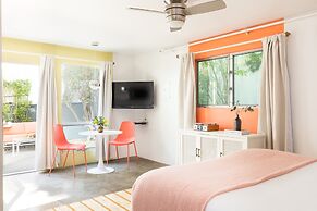 The Wesley by AvantStay – Mid-Century Modern Oasis with Pool