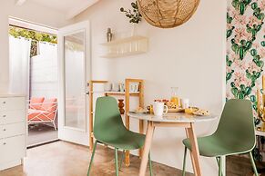 The Wesley by AvantStay – Mid-Century Modern Oasis with Pool