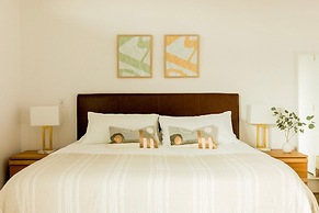 The Wesley by AvantStay – Mid-Century Modern Oasis with Pool