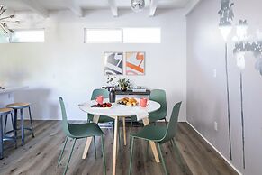 The Wesley by AvantStay – Mid-Century Modern Oasis with Pool