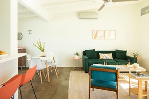 The Wesley by AvantStay – Mid-Century Modern Oasis with Pool